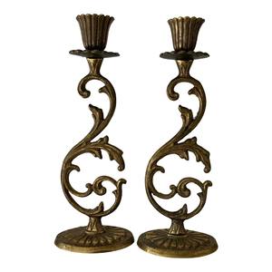 Bougeoir en aluminium de style vintage avec détails ornés pour une ambiance romantique de Noël et un décor d'événement festif - Product Image 2