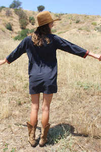 Tunique écologique en coton 100% avec broderie florale classique du haut au bas, style indien vintage, silhouette trapèze, manches 3/4 - Product Image 2