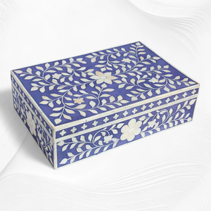 Superbe boîte à bijoux en incrustation d'os bleu marine avec motif floral blanc, disponible dès maintenant à des prix de gros. - Product Image 1