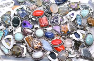 Colgantes a granel Lote de colgantes de piedras preciosas mixtas Joyería hecha a mano Colgantes al por mayor Forma y tamaño mixtos Chapado en plata de ley 925 - Product Image 4