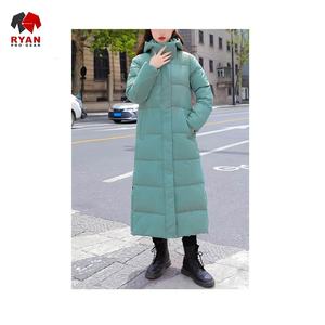 Manteau d'hiver long et respirant en tricot tissé personnalisé pour femmes, design décontracté confortable avec logo personnalisé - Product Image 1