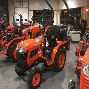 รถแทรกเตอร์ขนาดเล็ก Kubota B1121D 4x4 12 แรงม้า 2 สูบ เครื่องยนต์กลไก สำหรับการเกษตร ขายส่ง - Product Image 1