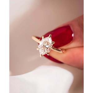Bague de fiançailles avec halo caché en diamant cultivé en laboratoire hexagonal, 2,49 carats, certifiée IGI, or, pour femmes, par AURALUXURIA - Product Image 2