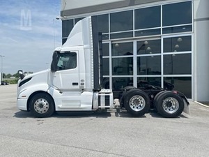 รถกึ่งพ่วงเหล็กคุณภาพสูง ปี 2020 สำหรับ VNL-62T300 รับน้ำหนักได้สูงสุด 40 ตัน สำหรับงานหนัก - Product Image 4