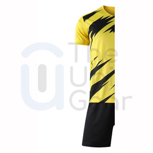 Conjuntos de uniformes de fútbol personalizados para jóvenes y niños de alta calidad, impresión por sublimación, nombre, número, logotipo del equipo, ropa de fútbol superior hecha en Pakistán - Product Image 2