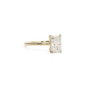 Bague en diamant de culture avec taille radiant, collection Nora - Product Image 3