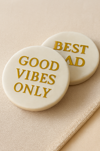 Posavasos agradecido con texto dorado en negrita sobre mármol blanco, perfecto para regalos y Decoración elegante para el hogar - Product Image 5