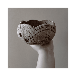 Cuenco con diseño de concha, decoración de estilo costero, material: cáscara de coco tallada; uso: decoración de estilo de vida, origen Vietnam, hecho a mano - Product Image 3