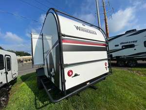 Caravanes d'occasion Winnebago Industries Hike H170S 2022 prêtes à la vente - Product Image 2