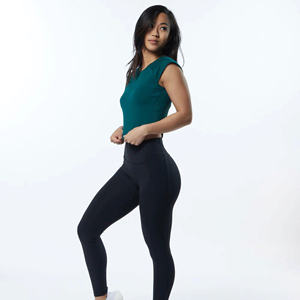 Haut court tricoté en coton imprimé de son propre logo, haut court basique et décontracté sans manches, col rond, hauts côtelés pour femmes - Product Image 4