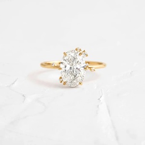 Bague en diamant personnalisée fabriquée en Inde avec option de gravure pour les cadeaux d'entreprise ou les commandes spéciales disponibles à la vente - Product Image 1