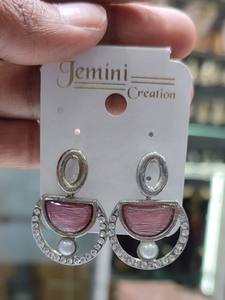 PENDIENTES DE GOTA DE CRISTAL Y CRISTAL CLARO A LA MODA CON CIERRE DE LEAVEBACK EN RODIO CONJUNTO DE PENDIENTES DE MODA PARA MUJER - Product Image 4