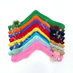 Calcetines de Moda con Flores Decorativas de Lujo, Perlas y Pedrería, Calcetines Deportivos de Moda, Proveedor Mayorista OEM ODM - Product Image 1