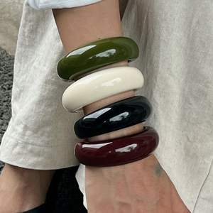 Pulseras de Resina Hechas a Mano, Impermeables, para Mujer, Acabado Pulido de Primera Calidad, Colores Personalizados, Accesorio de Moda Étnica, Hecho por Apex Align - Product Image 1