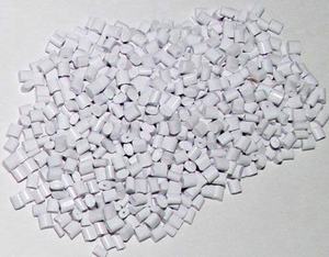 Granulés de PVC blancs de qualité alimentaire, qualité film, qualité moulage par injection, usage général, densité standard 1,35 g/cm, haute brillance, haute fluidité - Product Image 1