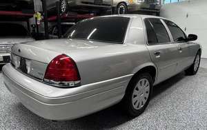 Ford Crown Victoria Interceptor Pursuit 2011, Turbo Diésel, Transmisión Manual, Interior Oscuro, Asientos de Tela, Volante a la Izquierda, R16 - Product Image 5