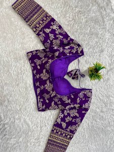 Lourd brodé Designer Dhola Soie Exclusif À La Mode À Manches Longues Readymade Chemisier Femme avec Séquence Zari Travail - Product Image 2