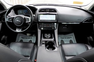 Voitures d'occasion 2017 J a g u a r F-PACE Ventes saisonnières Voitures d'occasion haut de gamme - Product Image 2