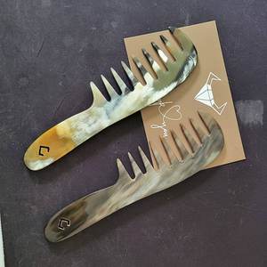 Peine de pelo fino ecológico hecho a mano cuerno de búfalo negro Natural que simboliza la resurrección de la inmortalidad para uso doméstico tipo láser - Product Image 1