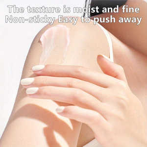 โลชั่นบำรุงผิวกายไวท์พีชอูหลง 255 กรัม กลิ่นหอมอ่อนๆ ติดทนนาน ชุ่มชื้นยาวนาน สูตรผสมกลีเซอรีนและไฮยาลูรอน ช่วยปรับผิวให้กระจ่างใส - Product Image 4