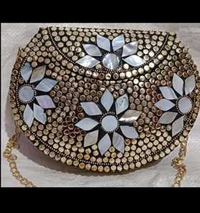 Pochette en mosaïque ethnique pour les événements culturels et les célébrations Pochette de fête en mosaïque argentée avec incrustation élégante de coquillages - Product Image 4