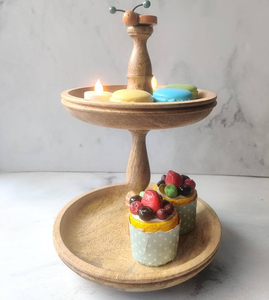 Support à gâteau en bois poignée en métal à 3 niveaux couleur bois naturel et conception imprimée blanche rustique poignée en métal support à cupcake - Product Image 6