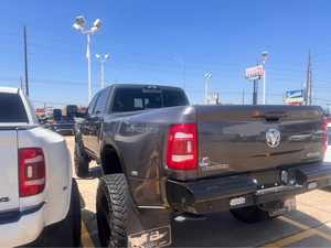 Usado Clean 2023 Dodg-e ra-m 3500 crew CAB Larami-e Black Widow - Product Image 6