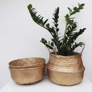 Jardinière en rotin orné fabriquée à la main pour les maisons patrimoniales intérieurs traditionnels festivals culturels et présentoirs décoratifs rustiques - Product Image 1