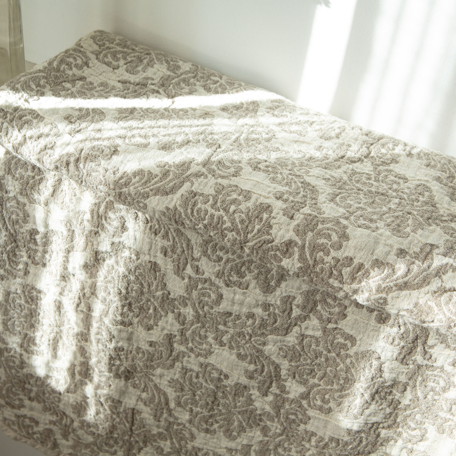 เหลืองอ่อน