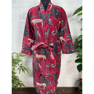 Kimono de Terciopelo de Lujo para Mujer, Talla Única, Reversible, con Estampado Floral y Animal, Forro de Seda, Bata Suave con Cordón para Novias - Product Image 4