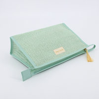 Pochette en paille recyclée avec pompon en raphia, logo personnalisé, pochette cosmétique personnalisée, cadeau, pochette zippée pour l'été et la plage