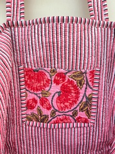 Sac fourre-tout en coton matelassé bohème à fleurs rouges avec fermeture à glissière sac cadeau de voyage d'été pour femmes grande taille - Product Image 5