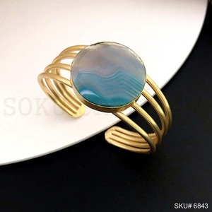 Venta al por mayor de productos premium de moda chapado en oro de diseño hecho a mano de piedras preciosas Big Cuff and Bangle para niñas y mujeres SKU6843 - Product Image 2