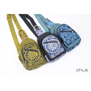 Sac à dos rétro en tissu Batik T03 avec imprimé à la main en brocart de cire d'abeille Hoa Binh et en lin thaïlandais Binh - Product Image 1