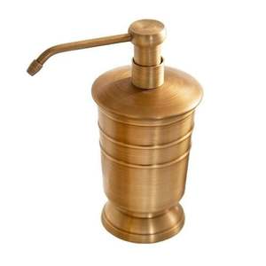 Distributeur de savon en laiton artistique pour une décoration de salle de bain élégante, améliorant l'intérieur avec une finition métallique unique - Product Image 1