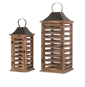 Lanterne en bois brun avec logo personnalisé de forme irrégulière décorative pour la décoration de la maison article de dessus de table avec lanterne marron en bois cabane noire - Product Image 1