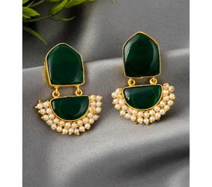 Boucles d'oreilles pendantes en perles Kundan fabriquées à la main en plaqué or de qualité supérieure Bijoux élégants par Dkumpi pour les vêtements occidentaux indiens Prix du marché Inde - Product Image 1