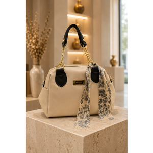 Bolso de Mano y Hombro de Cuero con Detalle de Cadena, Accesorio Elegante y con Estilo - Product Image 1