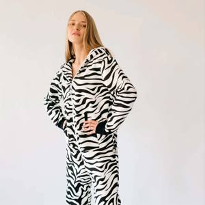 Pijama de una pieza estampado para mujer-Tela de alta calidad y diseños divertidos-Ideal para relajarse y usar todos los días - Product Image 4