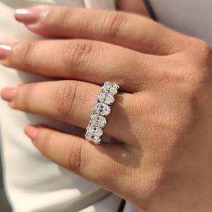 Anillo de Boda Ovalado de Moissanita Incolora con Claridad VVS para Mujer, Media Eternidad, Elegante y Lujoso, 6.00x4.00mm - Product Image 3