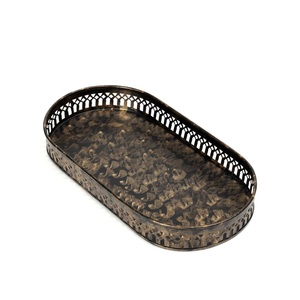 Bandeja de metal ovalada de diseño de tendencia con diseño elegante de color rústico y material de alta calidad para comida, Cena, bodas - Product Image 1