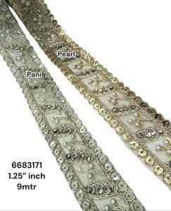 Borde escalado hecho a medida bordado en un solo color con perlas fijadas para prendas en 1,75 pulgadas de ancho para reventa. - Product Image 6