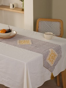 Camino de Mesa de Lona Premium de Doble Capa con Estampado Floral, Borlas y Estilo Damasco Beige para Comedor - Product Image 4