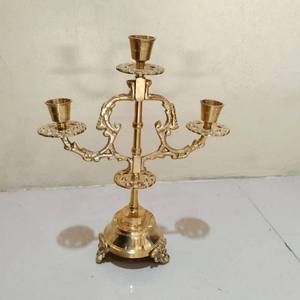 Bougeoir en laiton sculpté 3 bras, candélabre en laiton, bougeoir en laiton antique, bel article de décoration d'intérieur luxueux - Product Image 1