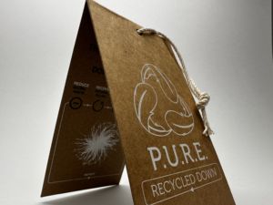 Étiquette volante de luxe personnalisée à la mode Impression offset Étiquette pivotante Recyclage Papier kraft écologique Carte-cadeau de marque UV en relief gaufré - Product Image 2