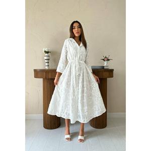 Robe blanche brodée avec ceinture à nouer - Blanc - Product Image 2