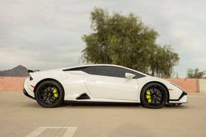 Auto Deportivo Exótico de Lujo 2025, Chasis Optimizado para Rendimiento, Iluminación LED, Asientos Deportivos, Tecnología Avanzada Suministrada por Japón, Rango NEDC 200-250kW - Product Image 2