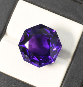 พลอยแอมะทิสต์ทรงหกเหลี่ยมจากห้องปฏิบัติการ 22.05 กะรัต สีม่วงเข้มไร้ตำหนิ พลอยแอมะทิสต์แบบหลวมสำหรับทำเครื่องประดับ - Product Image 3