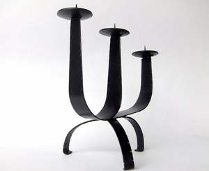 Candelabros decorativos de metal rústico con detalles hechos a mano para mejorar los ajustes tradicionales del hogar - Product Image 4