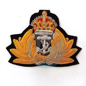 Insignias cosidas de alambre de lingote bordadas ligeras de encaje de cuero de alta calidad de nuevo estilo con pasador de seguridad - Product Image 2